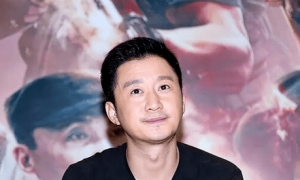 李连杰吴京一同出镜，李连杰婉转回应吴京热梗，强调吴京付出很多