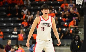 杨瀚森G联赛首秀8分13板4助 数据单填满篮板进步大！