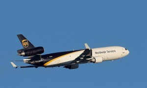 坠机事故已致14人死亡 全球两大货运公司停飞麦道11型货机