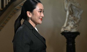 终究未能打破“家族魔咒”,佩通坦被免职,泰国政局恐再次动荡