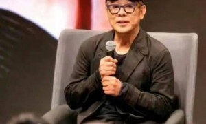 李连杰公布病情,“照镜子时发现了肿块”