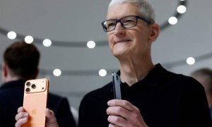 被问到iPhone Air销量,库克沉默了